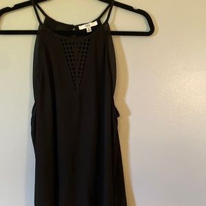 Q&A slightly shear tank. Size medium.